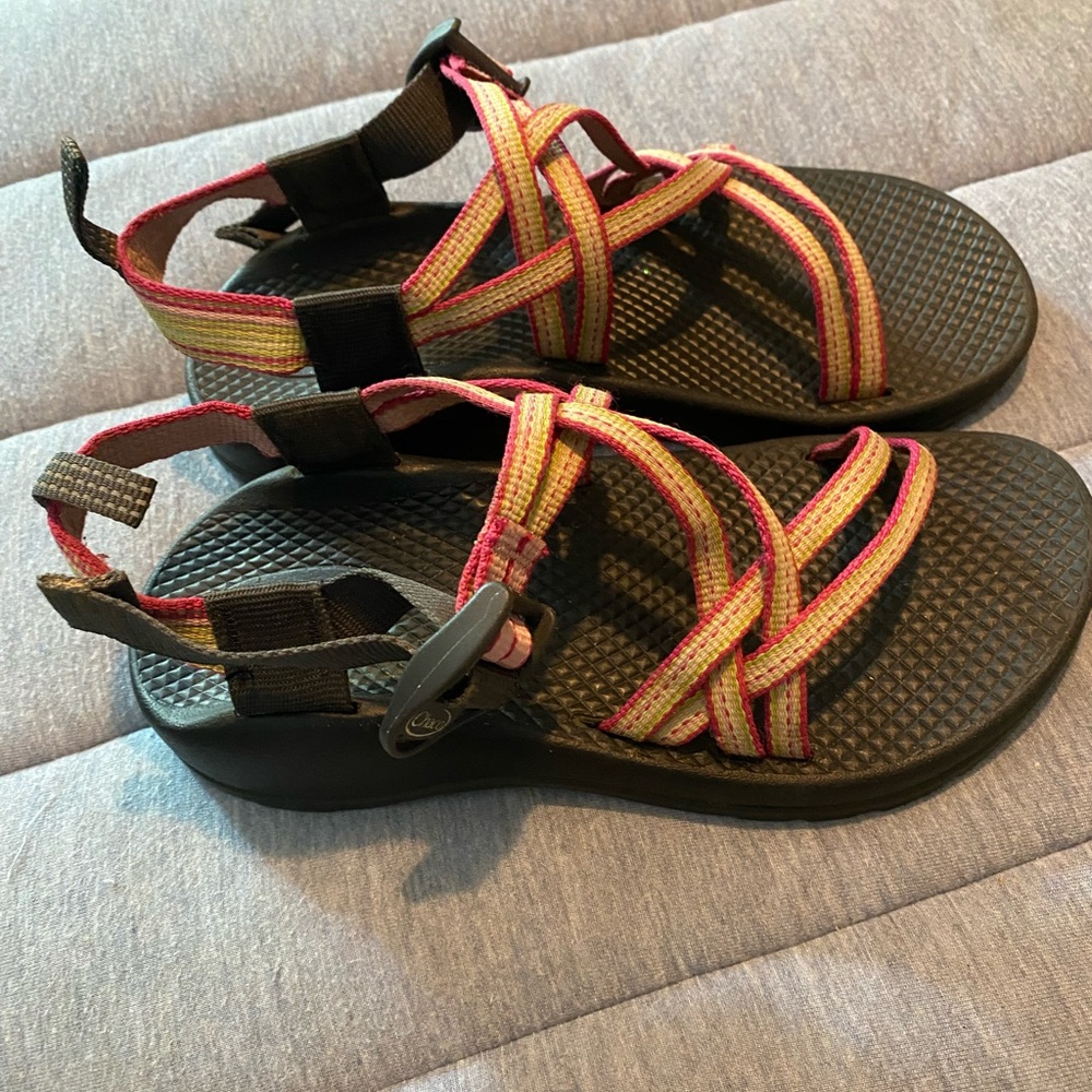 Girls Chacos Size 3